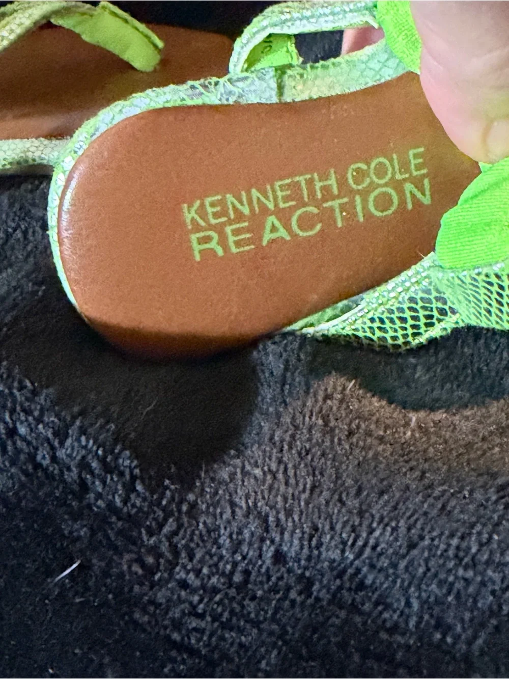 Kenneth Cole Girls Neon Lime Elastic-Back Thong Sandals size 5 EUC